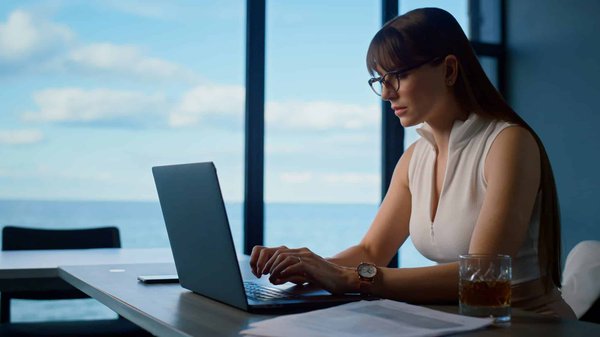 Pourquoi choisir une formation en ligne à Arles ?