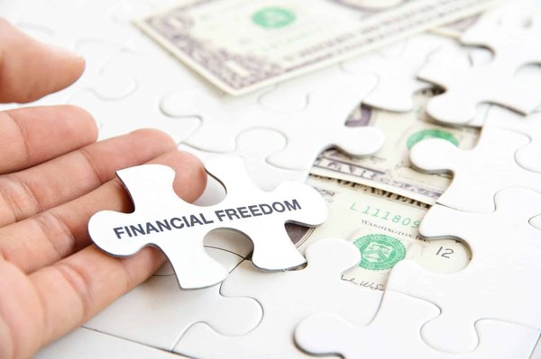 Comment passer de salarié à liberté financière : votre guide complet